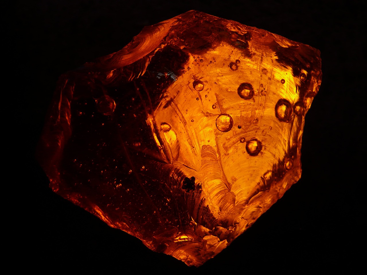 Amber - Image by Hans Braxmeier from Pixabay